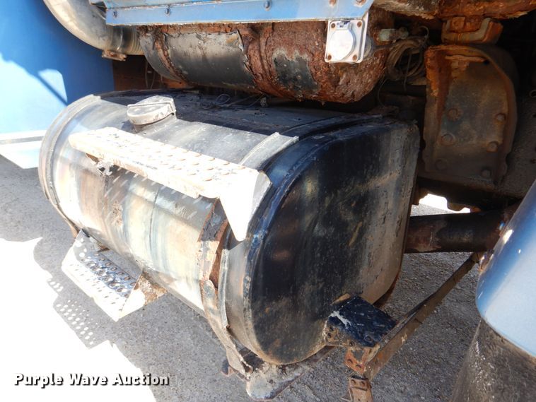 image for item DM7283 1979 Ford 9000  tow truck