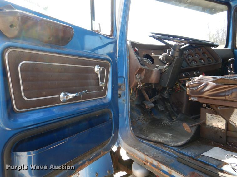 image for item DM7283 1979 Ford 9000  tow truck