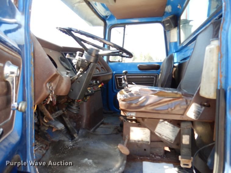 image for item DM7283 1979 Ford 9000  tow truck