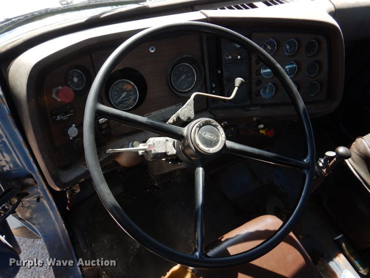 image for item DM7283 1979 Ford 9000  tow truck