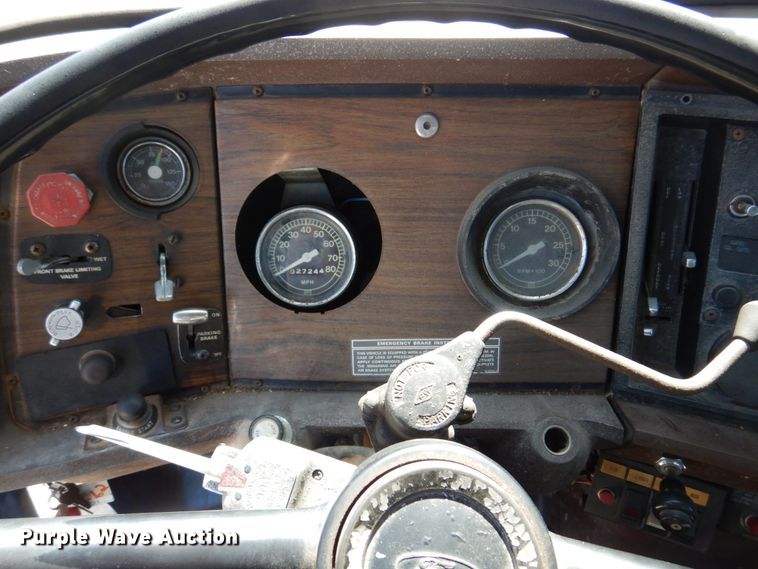 image for item DM7283 1979 Ford 9000  tow truck