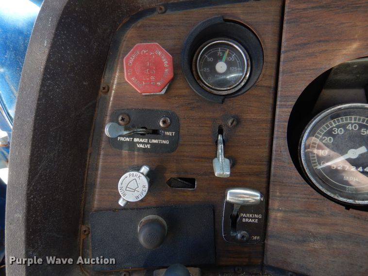 image for item DM7283 1979 Ford 9000  tow truck