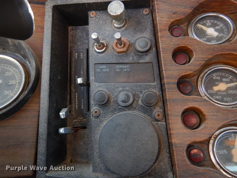 image for item DM7283 1979 Ford 9000  tow truck