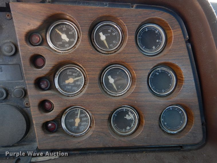 image for item DM7283 1979 Ford 9000  tow truck