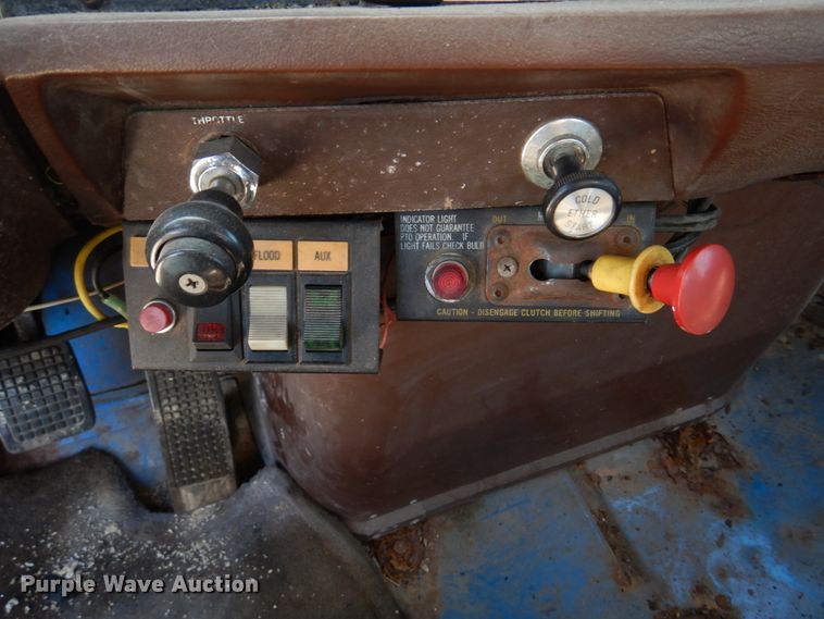 image for item DM7283 1979 Ford 9000  tow truck