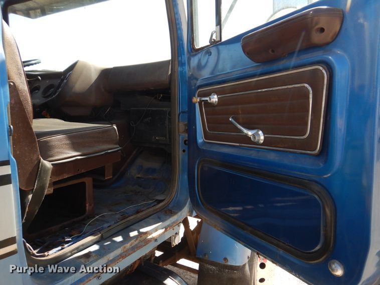 image for item DM7283 1979 Ford 9000  tow truck