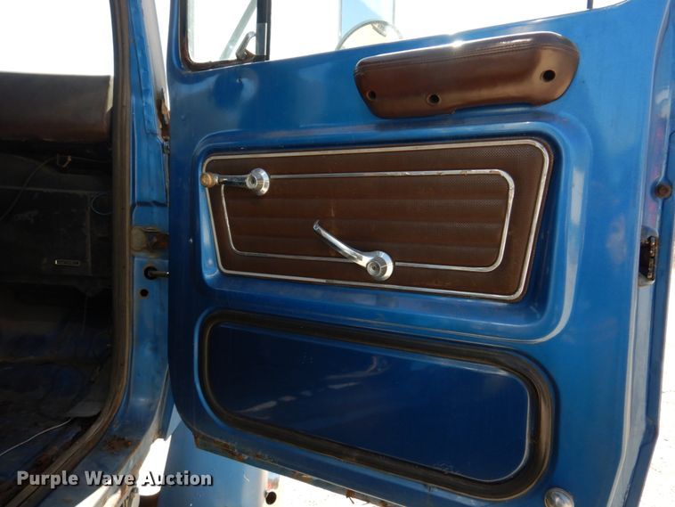 image for item DM7283 1979 Ford 9000  tow truck