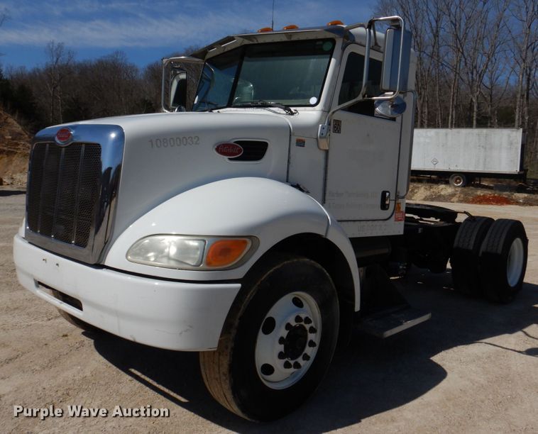 image for item DM7290 2008 Peterbilt 335  semi truck