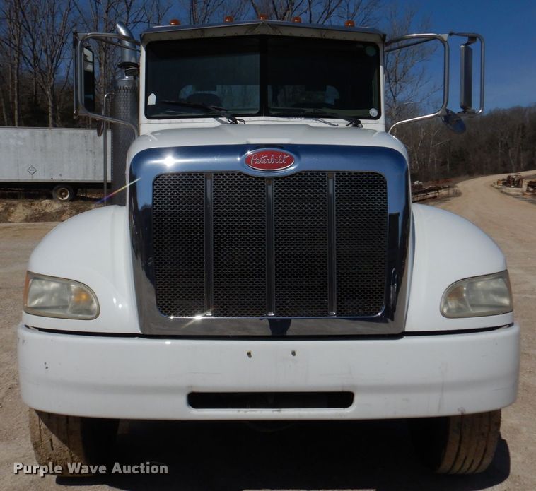 image for item DM7290 2008 Peterbilt 335  semi truck