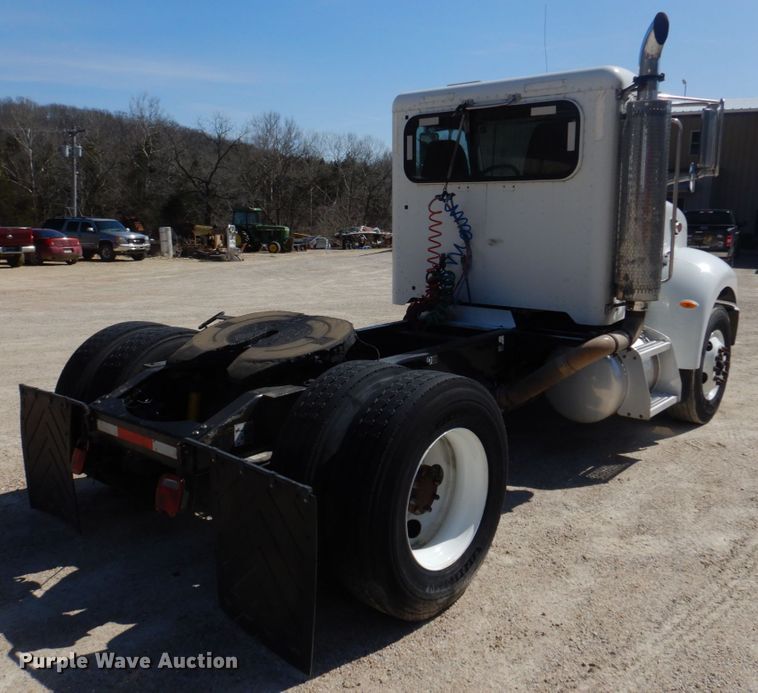 image for item DM7290 2008 Peterbilt 335  semi truck