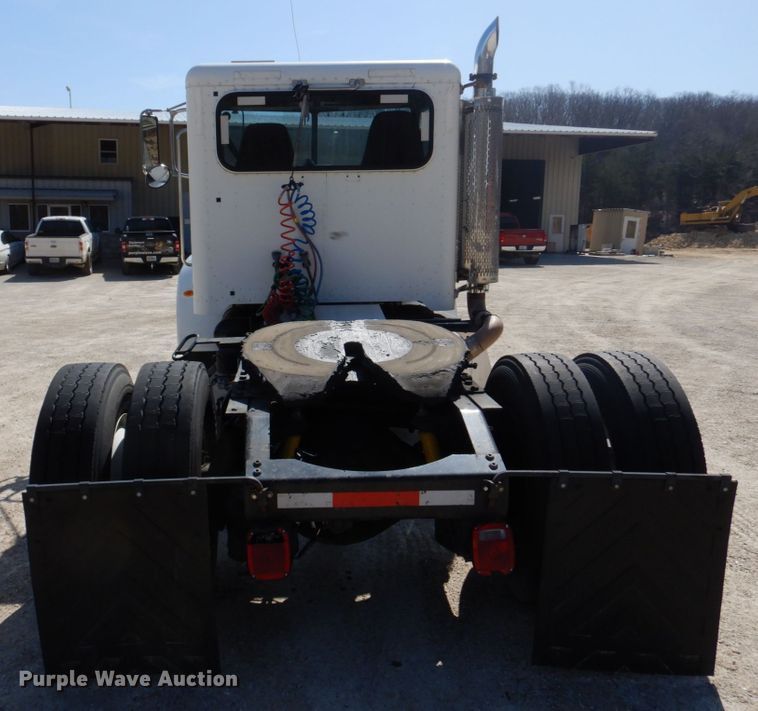 image for item DM7290 2008 Peterbilt 335  semi truck