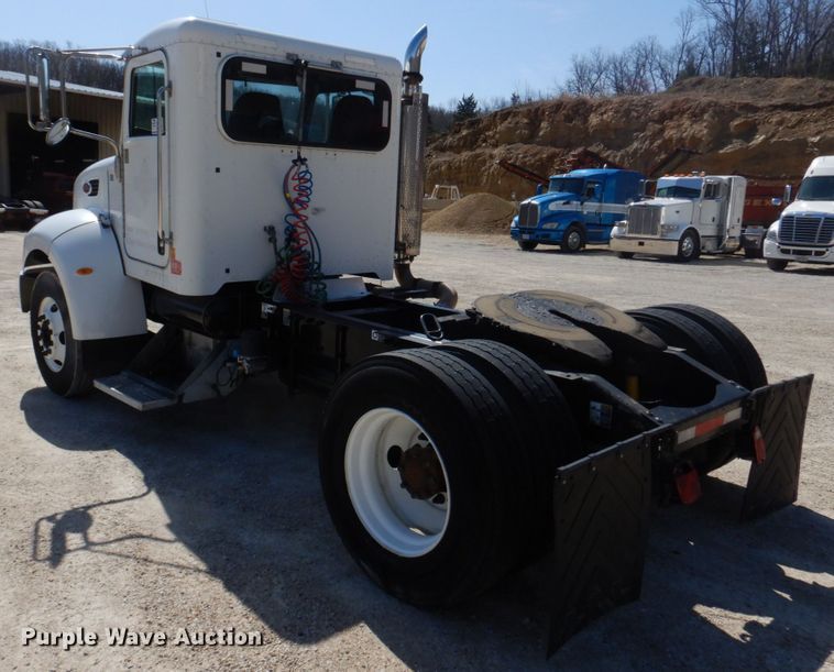 image for item DM7290 2008 Peterbilt 335  semi truck