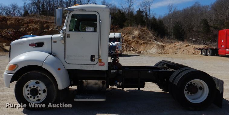 image for item DM7290 2008 Peterbilt 335  semi truck