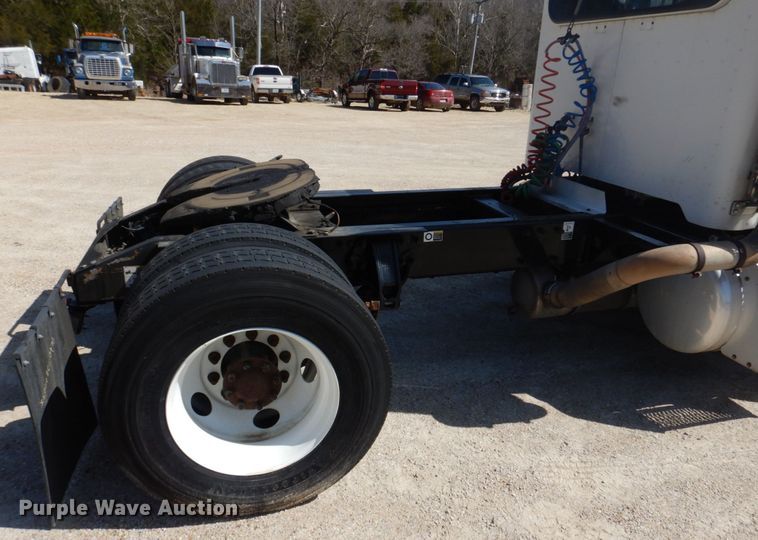 image for item DM7290 2008 Peterbilt 335  semi truck