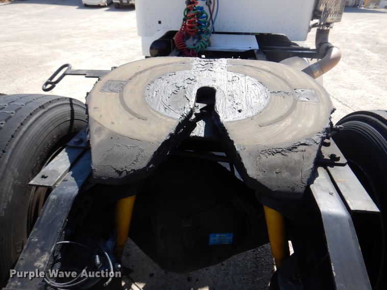 image for item DM7290 2008 Peterbilt 335  semi truck