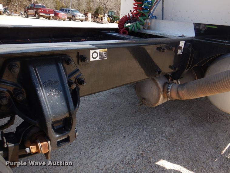 image for item DM7290 2008 Peterbilt 335  semi truck