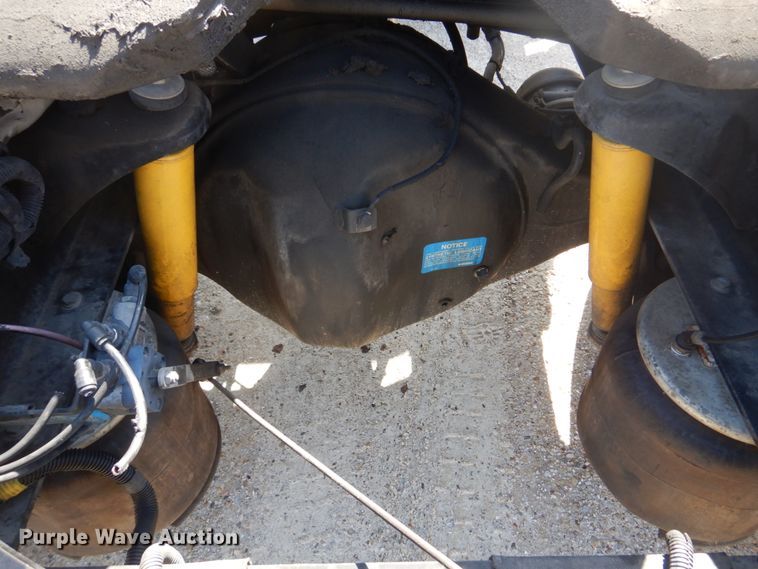 image for item DM7290 2008 Peterbilt 335  semi truck