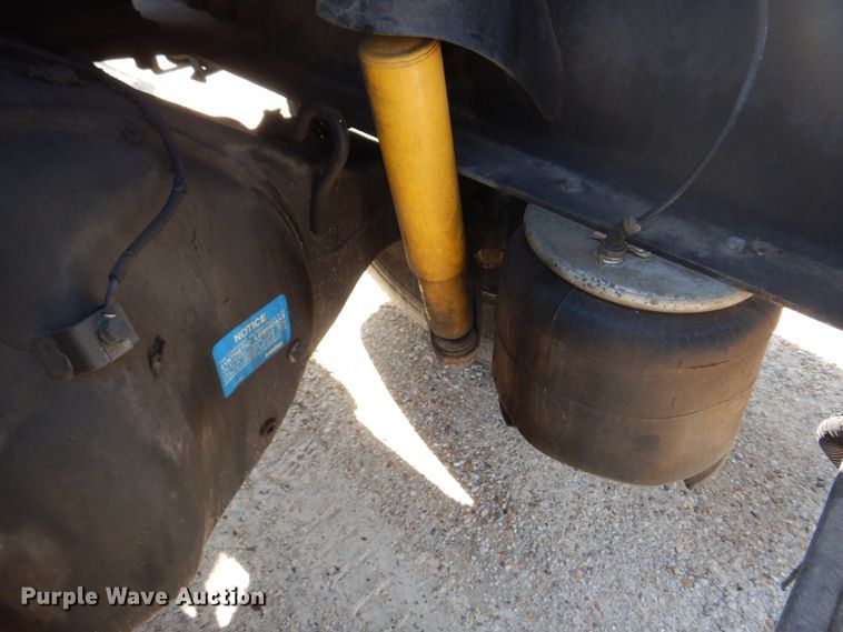 image for item DM7290 2008 Peterbilt 335  semi truck