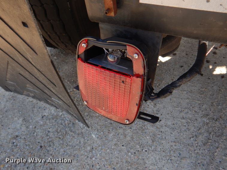 image for item DM7290 2008 Peterbilt 335  semi truck