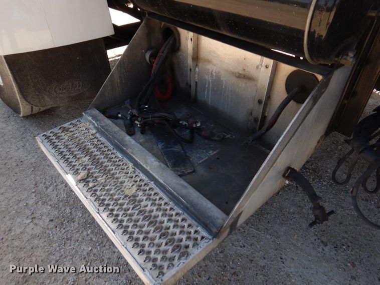 image for item DM7290 2008 Peterbilt 335  semi truck