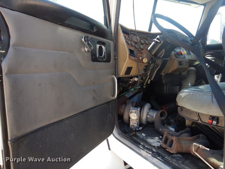 image for item DM7290 2008 Peterbilt 335  semi truck