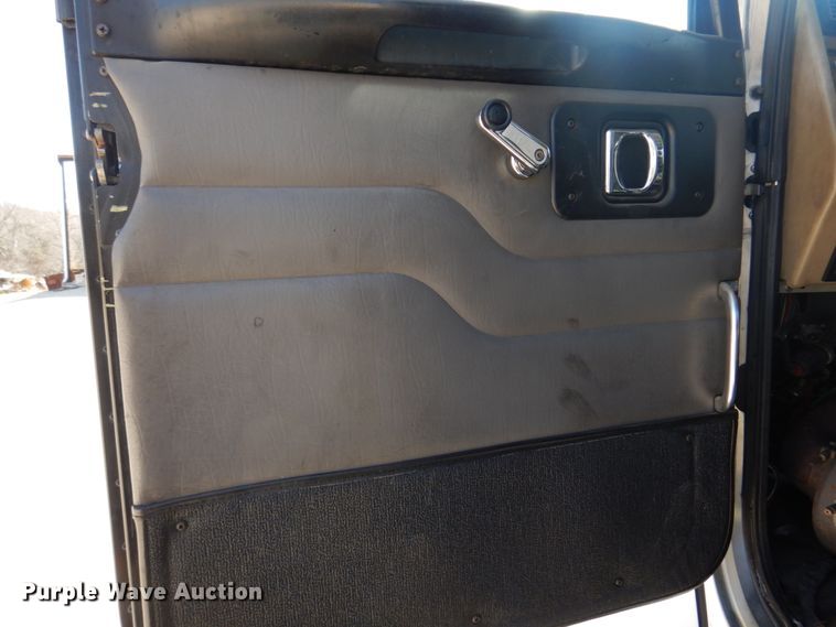 image for item DM7290 2008 Peterbilt 335  semi truck