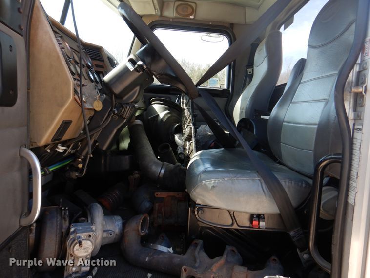 image for item DM7290 2008 Peterbilt 335  semi truck