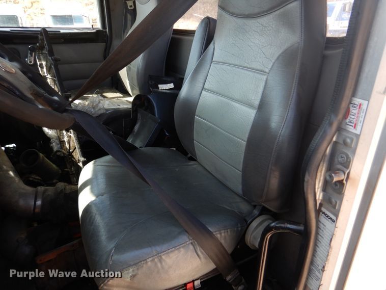 image for item DM7290 2008 Peterbilt 335  semi truck