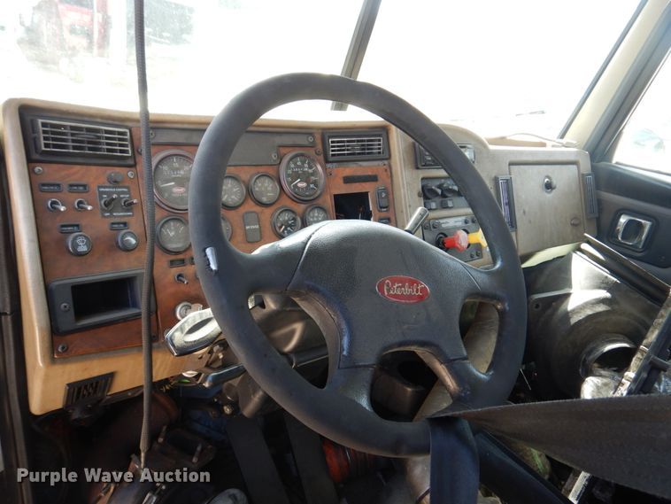 image for item DM7290 2008 Peterbilt 335  semi truck