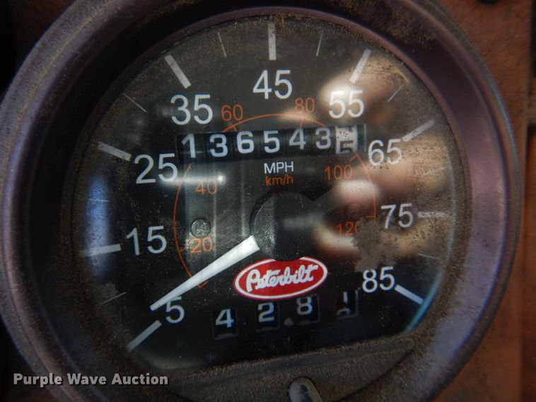 image for item DM7290 2008 Peterbilt 335  semi truck