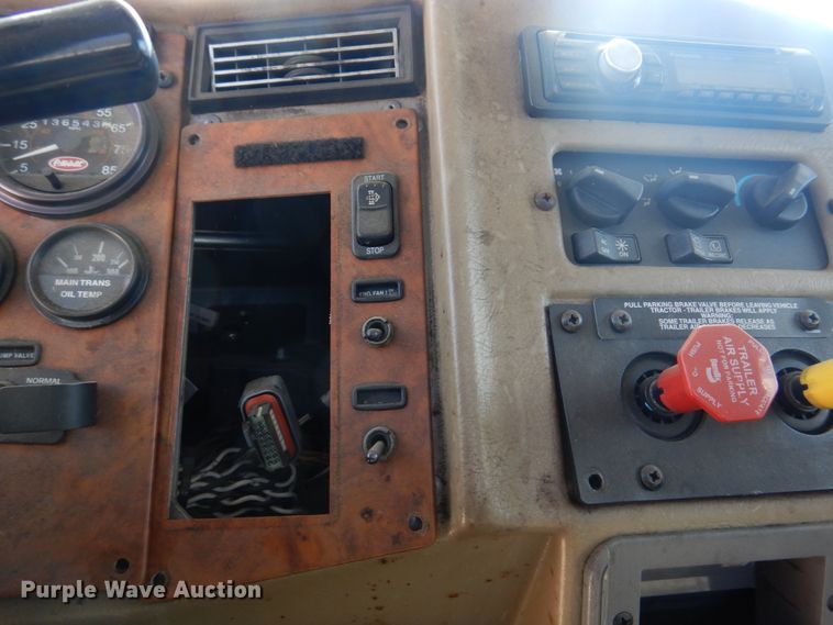 image for item DM7290 2008 Peterbilt 335  semi truck