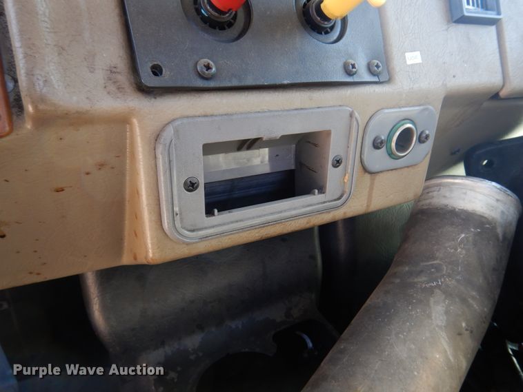 image for item DM7290 2008 Peterbilt 335  semi truck