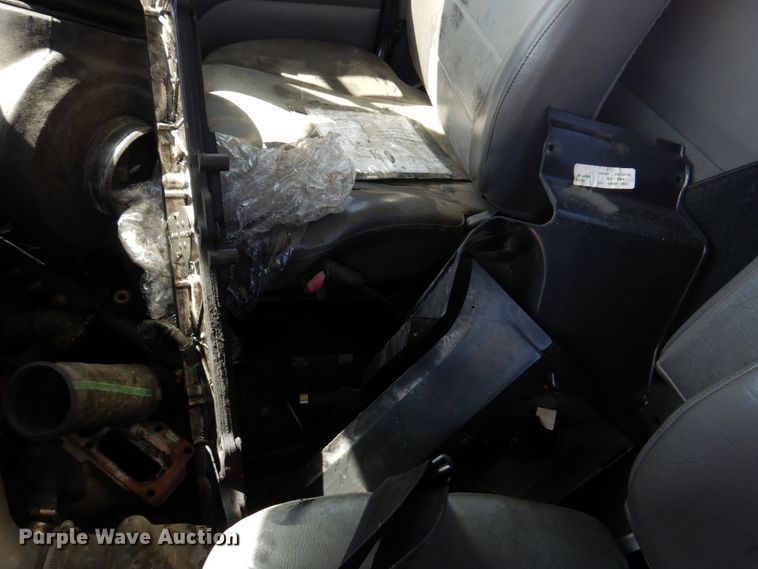 image for item DM7290 2008 Peterbilt 335  semi truck