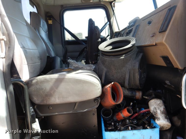 image for item DM7290 2008 Peterbilt 335  semi truck