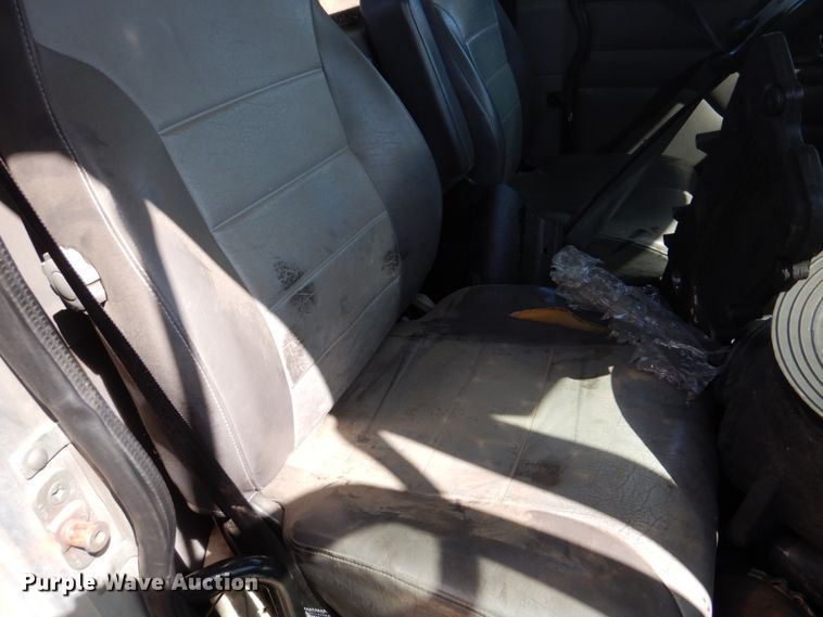 image for item DM7290 2008 Peterbilt 335  semi truck