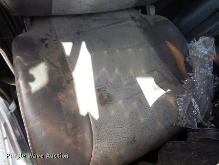 image for item DM7290 2008 Peterbilt 335  semi truck