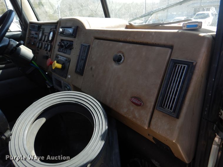 image for item DM7290 2008 Peterbilt 335  semi truck