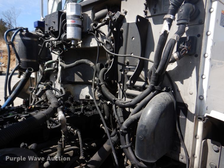 image for item DM7290 2008 Peterbilt 335  semi truck