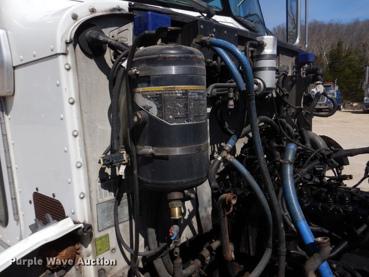 image for item DM7290 2008 Peterbilt 335  semi truck