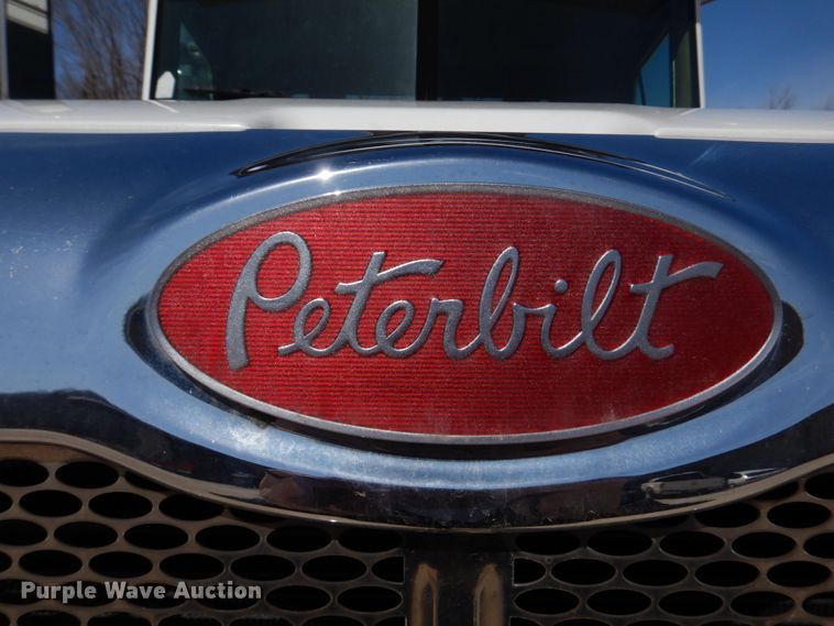 image for item DM7290 2008 Peterbilt 335  semi truck