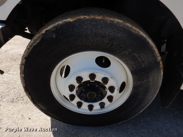 image for item DM7290 2008 Peterbilt 335  semi truck