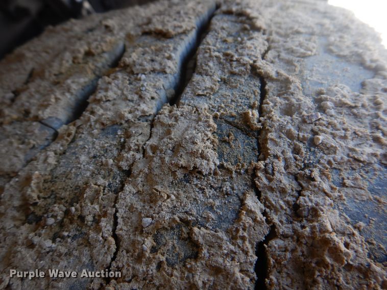 image for item DM7290 2008 Peterbilt 335  semi truck