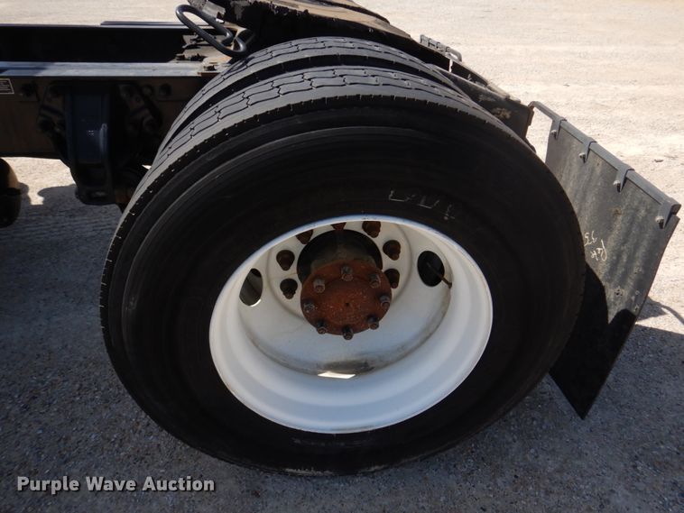 image for item DM7290 2008 Peterbilt 335  semi truck