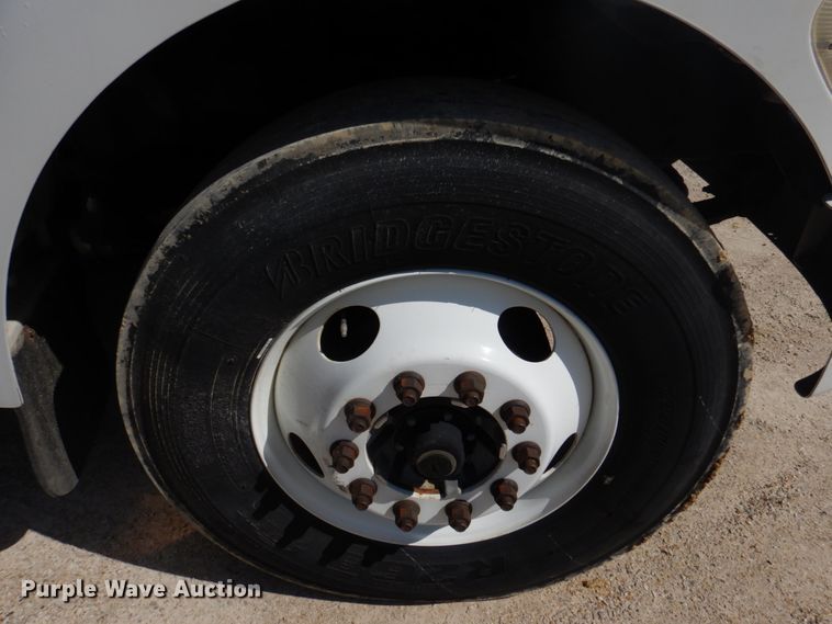 image for item DM7290 2008 Peterbilt 335  semi truck