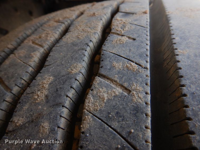 image for item DM7290 2008 Peterbilt 335  semi truck