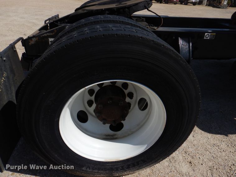 image for item DM7290 2008 Peterbilt 335  semi truck