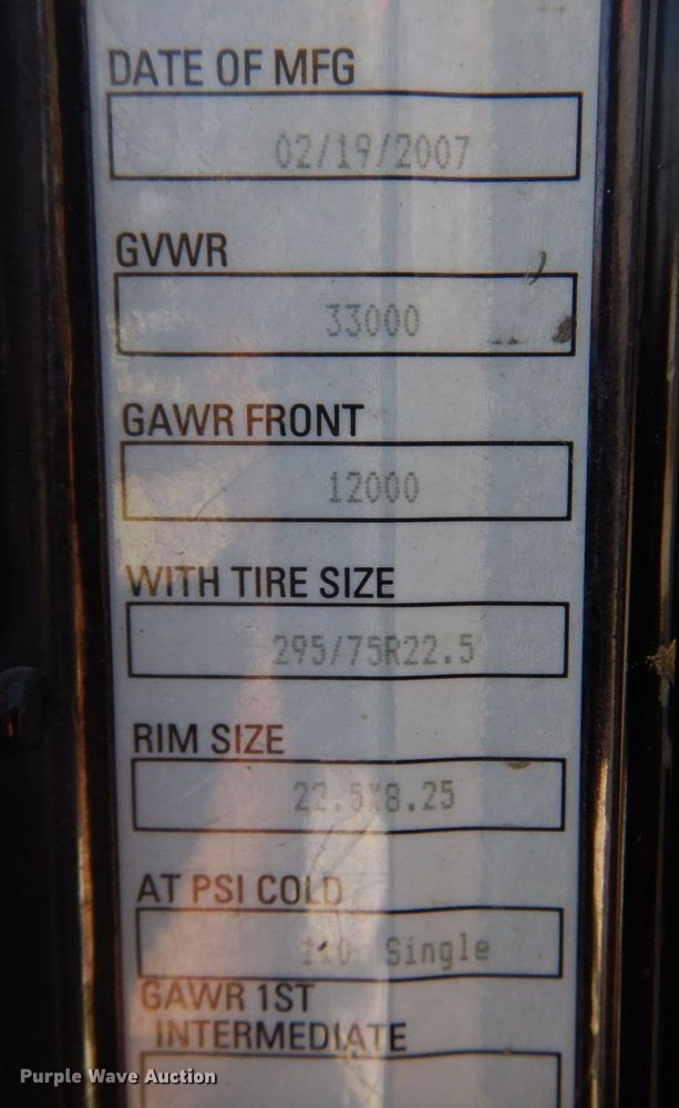 image for item DM7290 2008 Peterbilt 335  semi truck