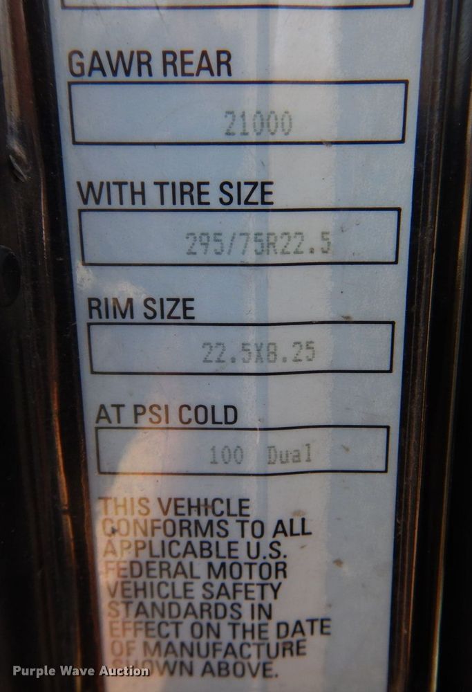 image for item DM7290 2008 Peterbilt 335  semi truck