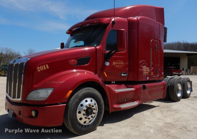 image for item DM7296 2014 Peterbilt 579  semi truck