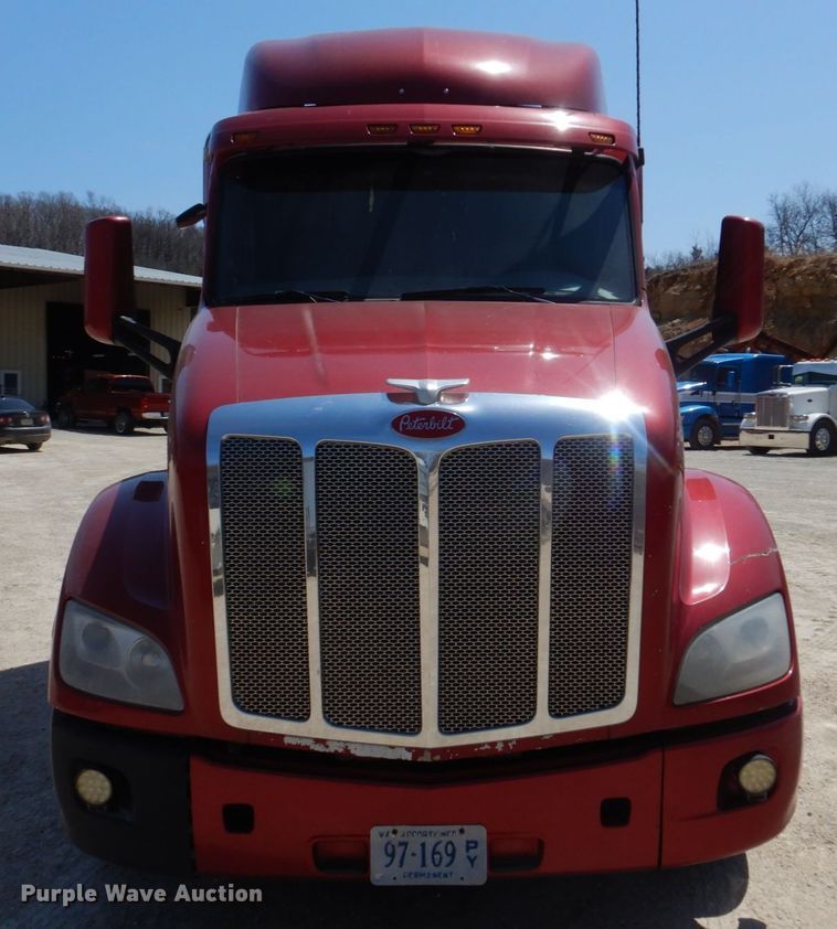 image for item DM7296 2014 Peterbilt 579  semi truck